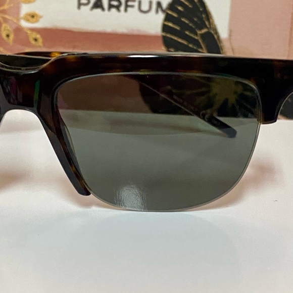 saint laurent sunglasses unisex: few scratches- nice color- include box - Picture 7 of 13